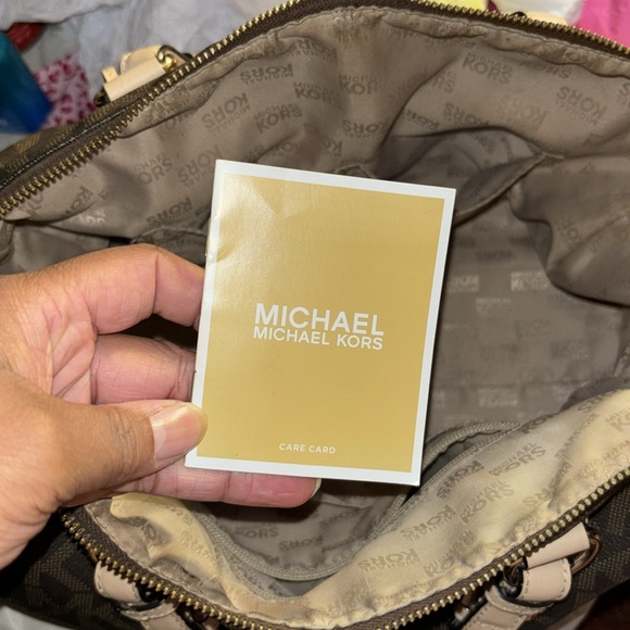 EUC MK hand bag. Can be a crossbody with a long strap. Long strap not included. - Picture 15 of 16